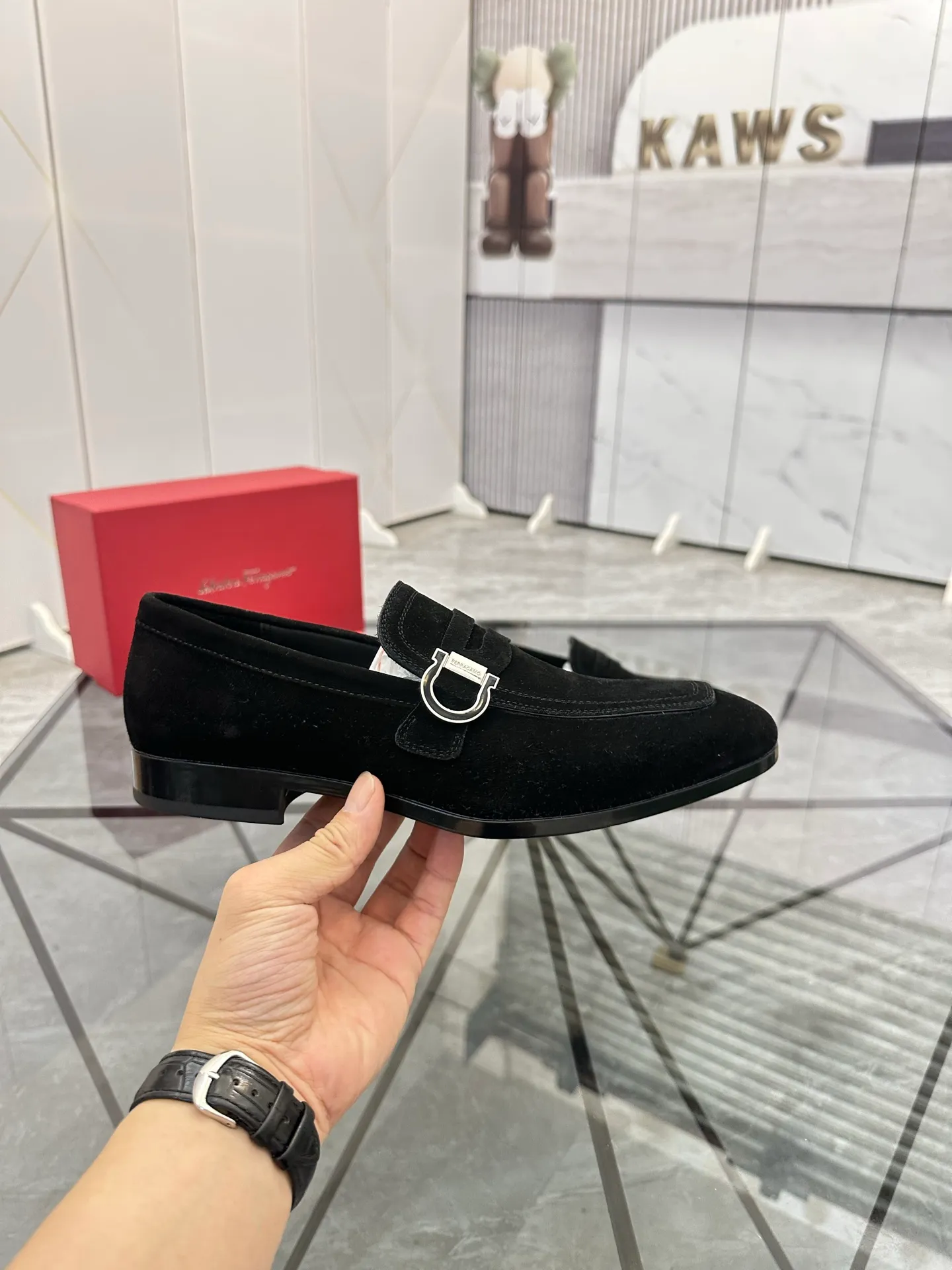 Men's shoes: 💰P640¥ High-end quality Product trademark: Ferragamo* "Ferragamo*" leather shoes Regular size: 38-44 (can be customized to 45.46.) Product materials: imported first-layer nubuck leather upper, cowhide lining, original outsole. Number: 688